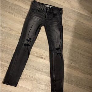 Black distressed skinny jeans AE 🦅